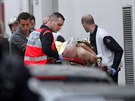 Záchranáři na místě útoku na redakci satirického týdeníku Charlie Hebdo (7....