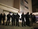 Francouzská policie pátrá v Remei po teroristech, kteí zaútoili na paískou...
