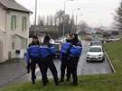 Francouztí policisté ve mst Dammartin-en-Goële severn od Paíe (9. ledna...