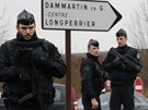 Francouztí policisté ve mst Dammartin-en-Goële severn od Paíe (9. ledna...