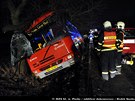 Autobus íslo 240 mezi praskou Dubí a Bchovicemi sjel ze silnice a narazil...