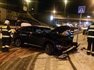 Problémy na cestách. Nehoda na Kolbenov ulici v Praze.