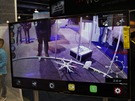Pohled z dronu. Obsluha dron sleduje vizuáln a na obrazovce ovladae vidí...
