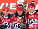 Norské bkyn po prologu okupují elo Tour de Ski. Zleva druhá Heidi Wengová,...
