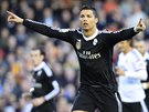 Cristiano Ronaldo z Realu Madrid slaví svj gól proti Valencii.