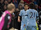 Fotbalisté Manchesteru City slaví vítzný gól Jamese Milnera v utkání se...