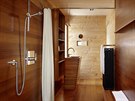 Interiéry vetn originálních devných umyvadel v koupelnách navrhl Peter...