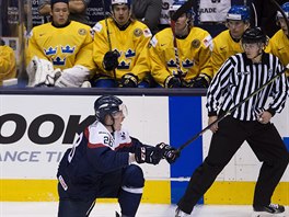 Slovensk hokejista Pavol Skalick se raduje z glu v duelu se vdskem.