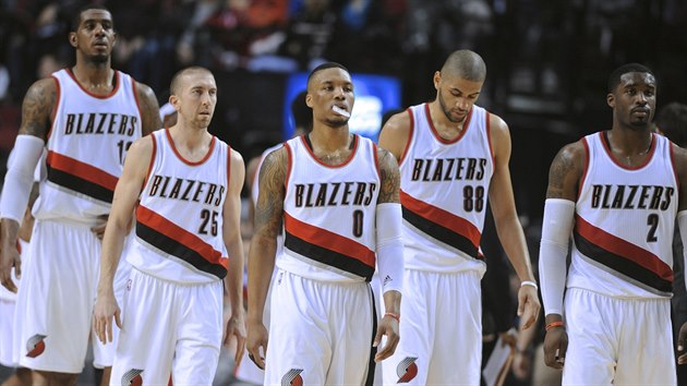 Basketbalist Portlandu. Zleva: LaMarcus Aldridge, Steve Blake, Damian Lillard, Nicolas Batum a Wesley Matthews.