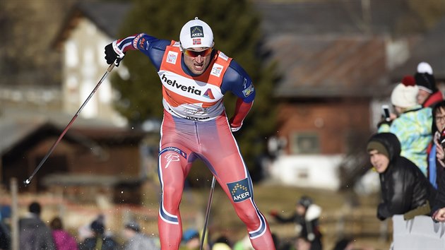 Petter Northug na trati sprintu v Mnstertalu.