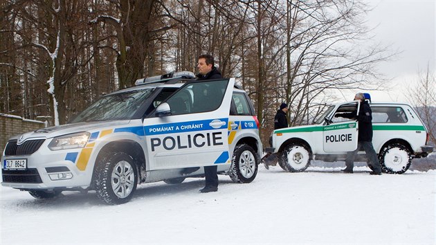 Policisté se na Hejnicku musejí potýkat s nároným terénem a s bným autem by...