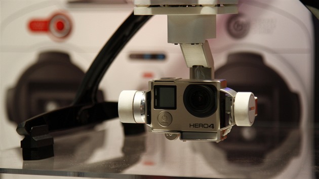 Různé způsoby uchycení a podvěšení kamer nabízí většina lepších výrobců tak, aby vyhověla požadavkům všech. Na snímku grip Typhoonu pro GoPro kamery.