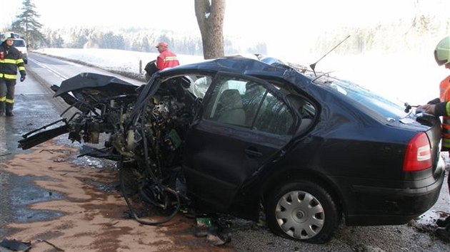 Nehoda na silnici mezi Broumovem a Nchodem si vydala lidsk ivot. (6. 1. 2015)