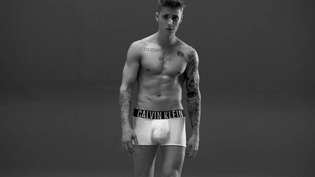 Justin Bieber je tv kampan spodnho prdla firmy Calvin Klein.