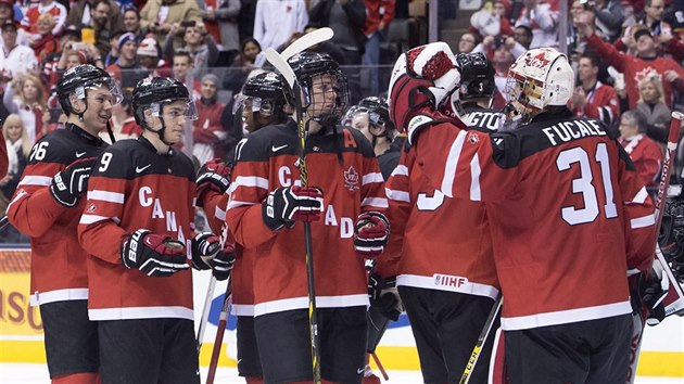 Kanadští hokejoví junioři bezpečně postoupili do světového semifinále.