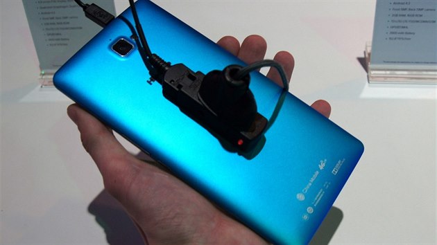 Phablet Hisense X1 na veletrhu CES v Las Vegas