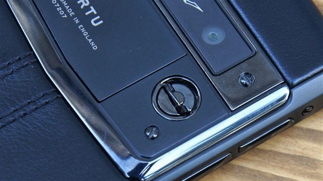 Vertu Signature Touch