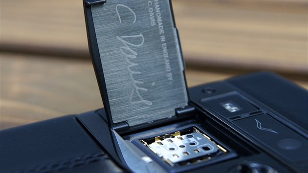 Vertu Signature Touch