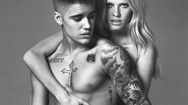 Justin Bieber a Lara Stone v reklam na spodn prdlo Calvin Klein