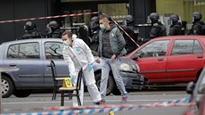 Policisté zasahují v Montrouge na jihu Paíe (8. ledna 2015)