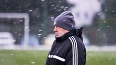 Olomoucký trenér Leo Kalvoda sleduje zimní dinu svých svenc.