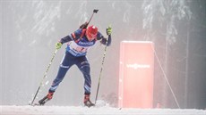 JET NA TRATI. Michal Krmá zápolí v tkých podmínkách v Oberhofu.