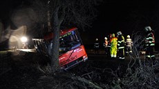 Autobus íslo 240 mezi praskou Dubí a Bchovicemi sjel ze silnice a narazil...