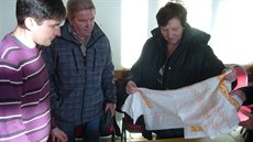 První ro�ník burzy kroj� v Hroznové Lhot�.