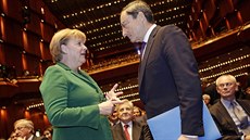 N�mecká kanclé�ka Angela Merkelová v rozhovoru s novým �éfem evropské centrální...