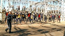 Tancující zam�stnanci elektrárny T�ebovice