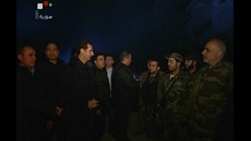Baár Asad mezi vojáky na front.