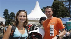 �eský motocyklista Ond�ej Klym�iw s pracovnicí ambasády �R v Buenos Aires...