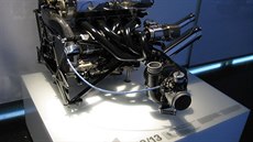 Přeplňovaný motor BMW M12/13 pro Formuli 1