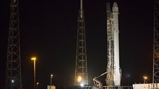 Raketa Falcon 9 je pipravená ke startu k ISS 6. ledna 2015