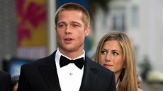 Brad Pitt a Jennifer Anistonová (záí 2004)