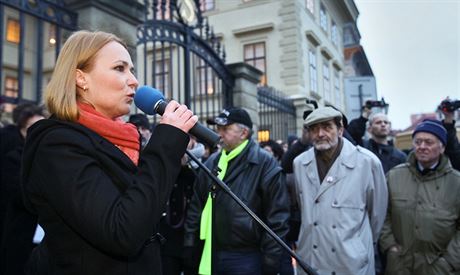 Na demonstraci vystoupila i Jana ernochová z ODS (16. 1. 2015)