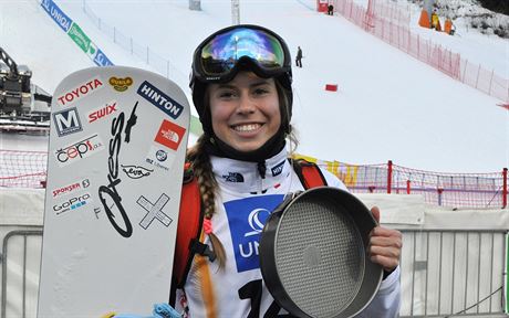 Olympijská vítzka ze Soi Eva Samková vyhrála  kvalifikaci snowboardcrossaek...