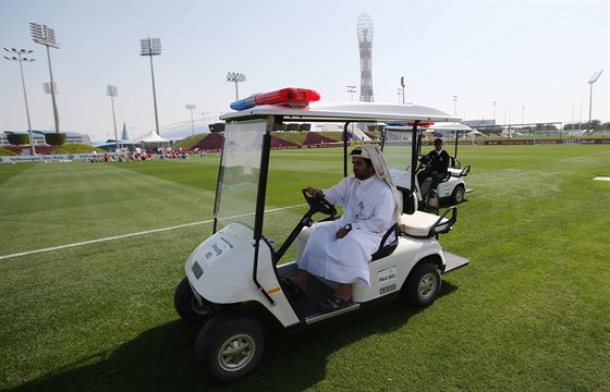 Fotbal na katarský zpsob - momentka z fotbalového centra v Dauhá.