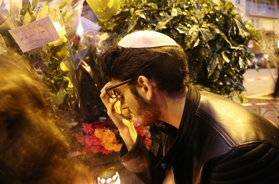 Židé v Paříži smutní za oběti útoků, zároveň však přemýšlí o návratu do Izraele.