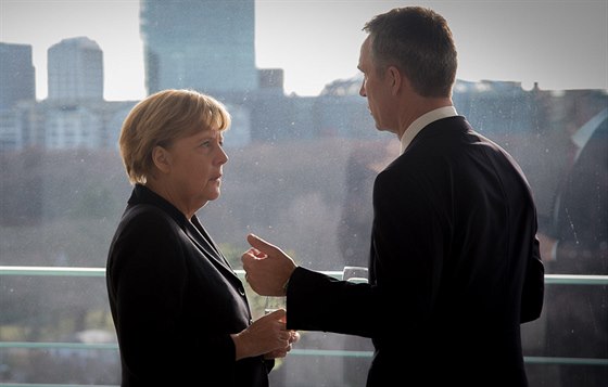 Nmecká kancléka Angela Merkelová a éf NATO Jens Stoltenberg