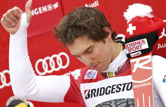 Švýcarský lyžař Carlo Janka po triumfu v superkombinaci ve Wengenu.