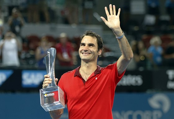 VÝHRA ÍSLO 1000. Roger Federer zdraví diváky v Brisbane po 1000. výhe v...