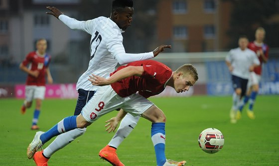 REPREZENTANT. Ofenzivní talent Petr evík (vpravo) patí do eského týmu...