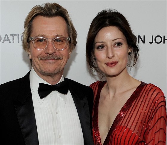 Gary Oldman a Alexandra Edenboroughová (Los Angeles, 27. února 2011)