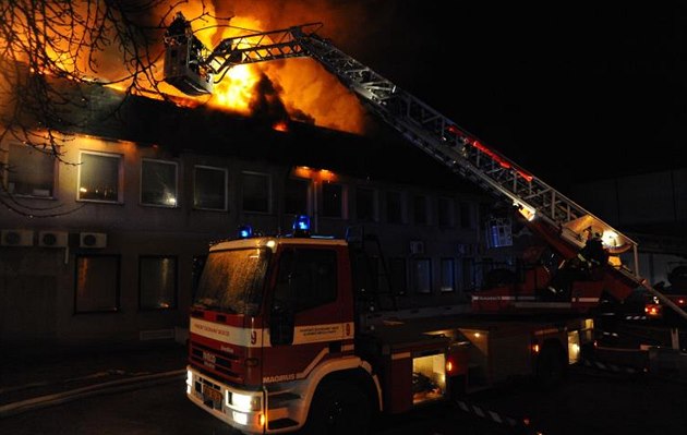 V areálu mrazíren v Praze-Sedlci v noci na 10. ledna hořelo.