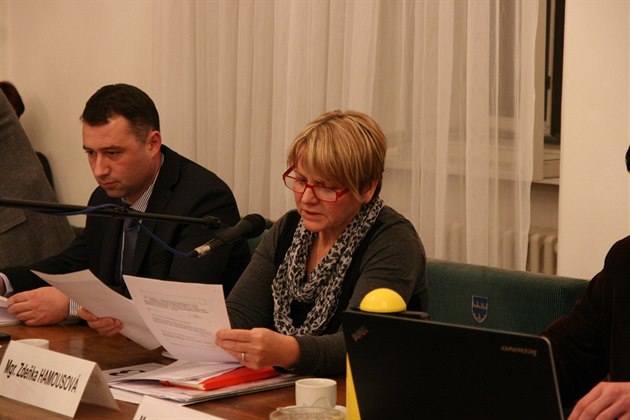 Místo Alee Jelínka (vlevo) se do funkce starostky vrátila Zdeka Hamousová z...
