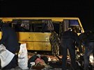 Na východ Ukrajiny zahynulo nejmén deset lidí v autobusu, který utrpl pímý...