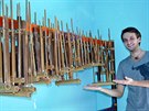 Angklung je tradiní hudební nástroj vytvoený z bambusu.