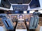 Funkní maketa simulátoru pilotní kabiny amerického raketoplánu STS