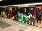 Graffiti na souprav metra ve stanici Budjovická